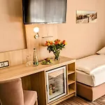 Ambient Am Europakanal 3*