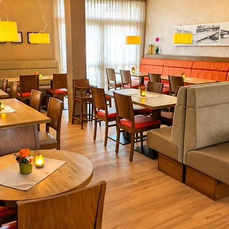 Hotel Ambient Am Europakanal 3*
